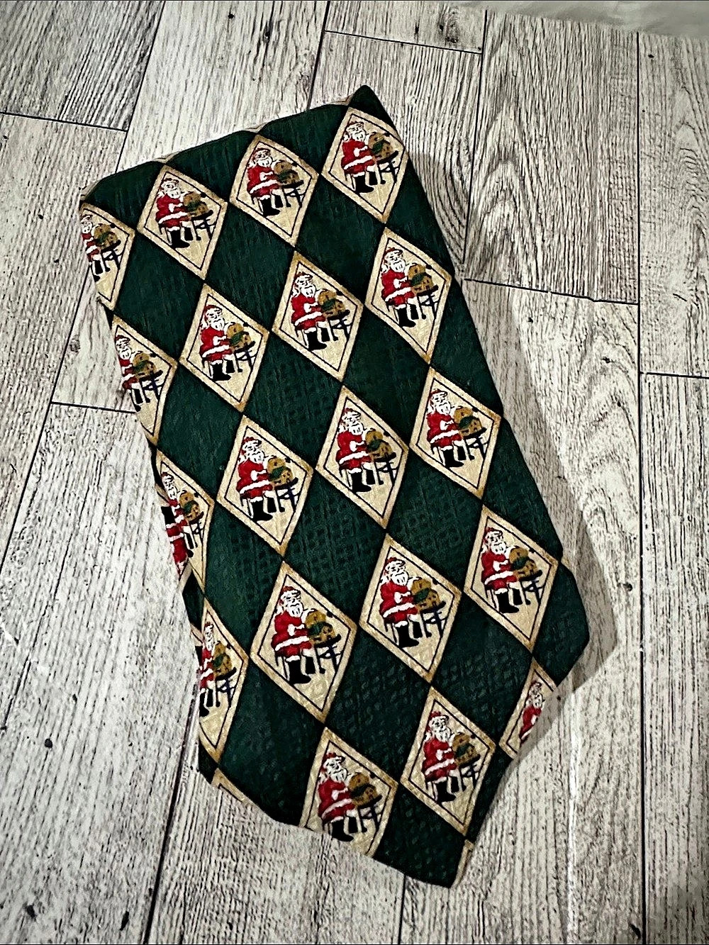Cape Cod Santa Silk Tie in Green & Red Like New
